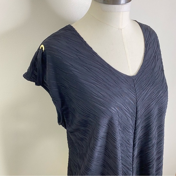 TANJAY PETITE MEDIUM CHIC VNECK TOP WITH GOLD SHOULDER GROMMETS LOOP DESIGN - Picture 10 of 14